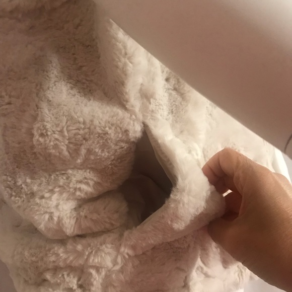 Nicole miller (2)reversible women’s faux fur vest (NO offer) please - Picture 14 of 16